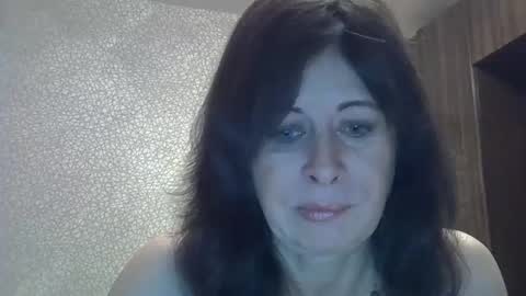 Snapshot of lia_ang chatting on November 2, 2025, 9:28 pm lia_ang online show from November 2, 2025, 9:28 pm