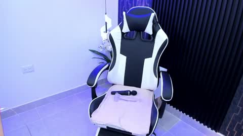 Lia  online show from July 22, 2026, 4:32 pm