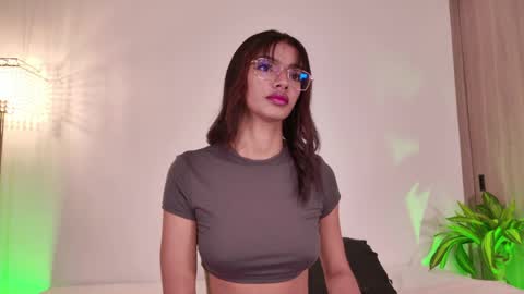 Snapshot of lia_girl2 chatting on May 2, 2026, 4:50 am Lia online show from May 2, 2026, 4:50 am