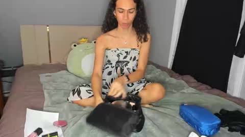 Kabroncita online show from November 17, 2025, 4:18 am