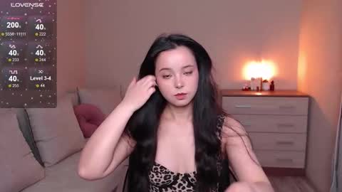 L I A online show from October 12, 2025, 2:27 pm