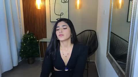 LIA online show from December 15, 2025, 6:23 pm