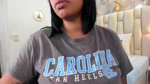 lia_mariana online show from February 18, 2026, 5:09 pm