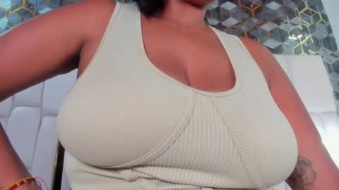 lia_mariana online show from April 2, 2026, 5:27 am