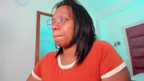 Snapshot of lia_mariana chatting on June 14, 2026, 10:23 pm lia_mariana online show from June 14, 2026, 10:23 pm