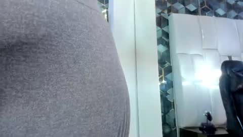 Snapshot of lia_mariana chatting on June 19, 2026, 5:45 am lia_mariana online show from June 19, 2026, 5:45 am