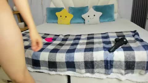 Lia online show from April 17, 2026, 12:19 pm