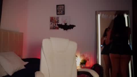 Snapshot of lia_russo_ chatting on October 22, 2025, 2:28 pm Lia online show from October 22, 2025, 2:28 pm