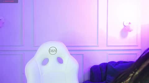 LIA  online show from April 19, 2026, 3:28 am