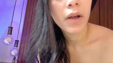 Lia cooper online show from December 18, 2025, 12:22 pm