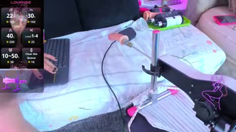 Liaa online show from October 13, 2025, 2:55 am