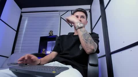 Liam Smith online show from September 10, 2025, 3:01 pm