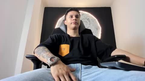 Liam Smith online show from October 23, 2025, 12:48 pm