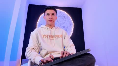 Liam Smith online show from October 25, 2025, 12:23 pm