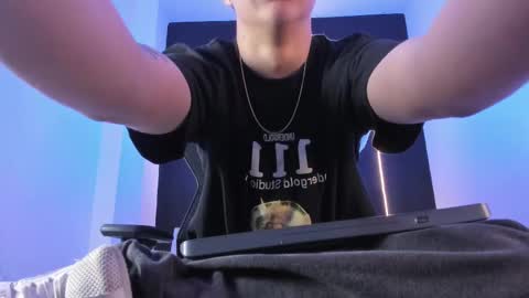 Liam Smith online show from November 4, 2025, 12:26 pm