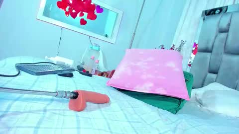 Antonela online show from March 13, 2026, 7:09 pm