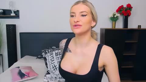 Lia online show from April 2, 2026, 6:44 am