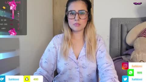 Snapshot of liahkimi chatting on December 4, 2024, 10:19 pm Lia online show from December 4, 2024, 10:19 pm