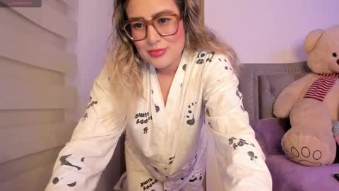 Snapshot of liahkimi chatting on December 17, 2025, 1:00 am Lia online show from December 17, 2025, 1:00 am