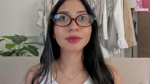 Lia Johnsons online show from June 1, 2026, 2:02 am