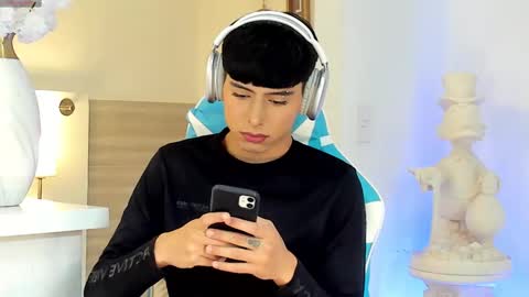 Liam online show from September 10, 2025, 5:46 pm