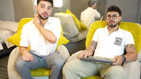 Snapshot of liam_and_luca chatting on February 17, 2025, 6:48 pm Liam Luca online show from February 17, 2025, 6:48 pm