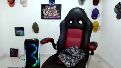 Snapshot of liam_andres12 chatting on May 31, 2026, 10:00 pm Andres online show from May 31, 2026, 10:00 pm
