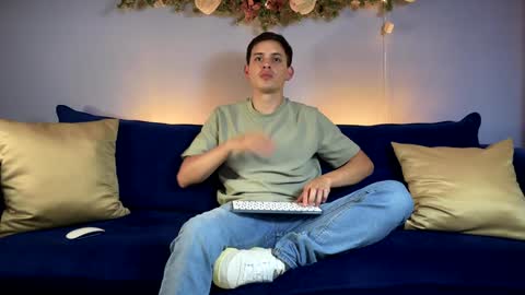 Liam online show from December 31, 2024, 3:55 am