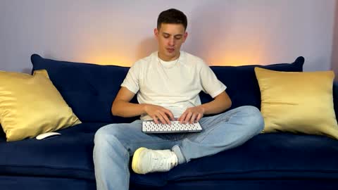 Liam online show from January 19, 2025, 11:10 pm