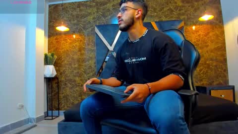 LIAM KLEIN online show from September 11, 2025, 11:10 am