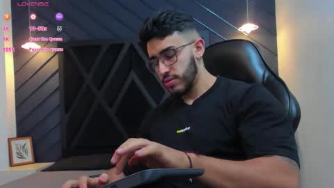 LIAM KLEIN online show from October 17, 2025, 11:24 am