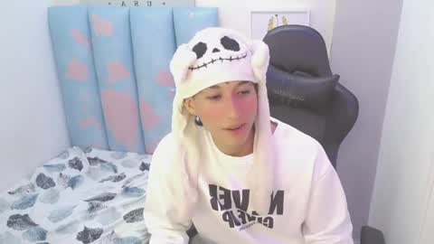 Snapshot of liam_play chatting on May 13, 2026, 4:10 am LIAM online show from May 13, 2026, 4:10 am