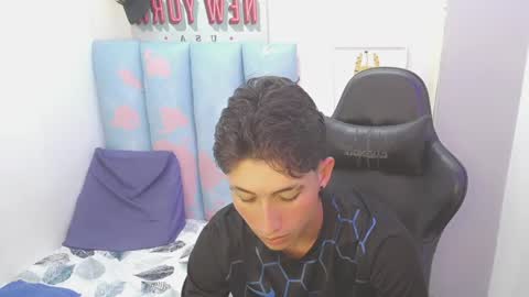Snapshot of liam_play chatting on May 26, 2026, 2:35 pm LIAM online show from May 26, 2026, 2:35 pm
