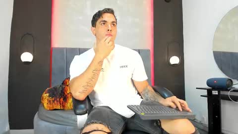 Liam online show from October 15, 2025, 7:58 pm