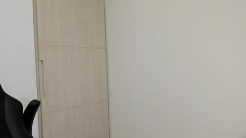 Liam online show from February 17, 2026, 4:42 am