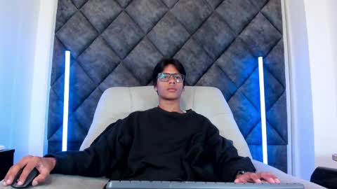 Liam twink big dick online show from May 15, 2026, 10:55 am