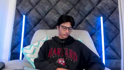 Liam twink big dick online show from May 19, 2026, 10:43 am