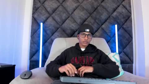 Liam twink big dick online show from May 21, 2026, 10:44 am