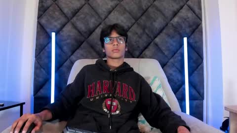 Liam twink big dick online show from May 24, 2026, 11:04 am