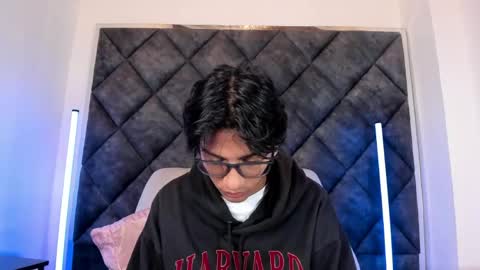 Liam twink big dick online show from May 30, 2026, 11:29 am