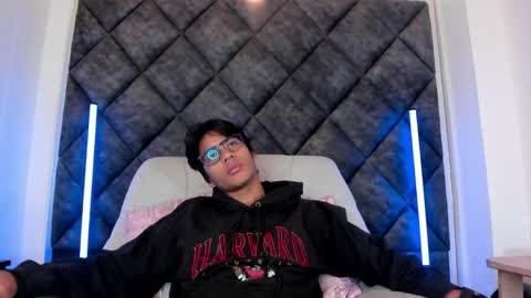 Liam twink big dick online show from May 31, 2026, 11:06 am