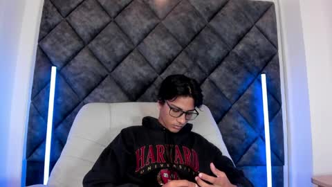 Liam twink big dick online show from May 31, 2026, 6:09 pm
