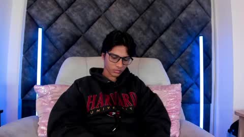 Liam twink big dick online show from June 1, 2026, 11:34 am