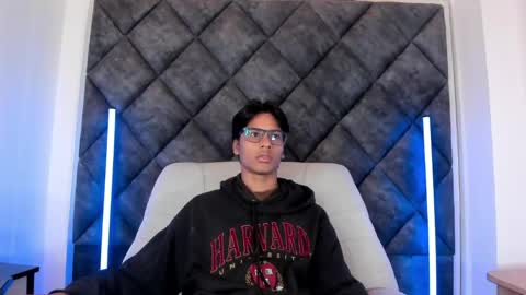 Liam twink big dick online show from June 2, 2026, 11:12 am