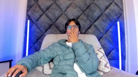 Liam twink big dick online show from June 4, 2026, 11:27 am