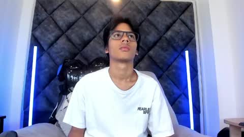 Liam twink big dick online show from June 5, 2026, 11:27 am