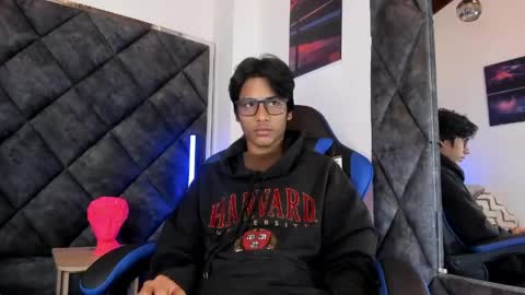 Liam twink big dick online show from June 6, 2026, 11:04 am