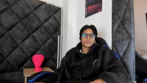 Liam twink big dick online show from June 9, 2026, 11:00 am