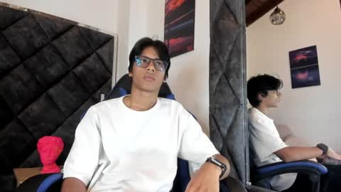 Liam twink big dick online show from June 10, 2026, 10:47 am