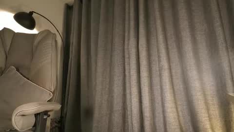 lianewhite online show from April 19, 2026, 1:49 am